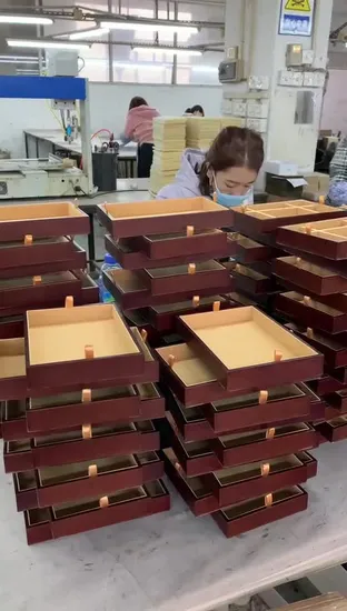 ポリッシュ仕上げのクラシックな黒の木製時計ボックス